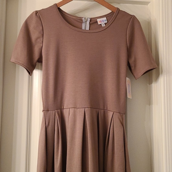 LuLaRoe Dresses & Skirts - Lularoe Amelia dress